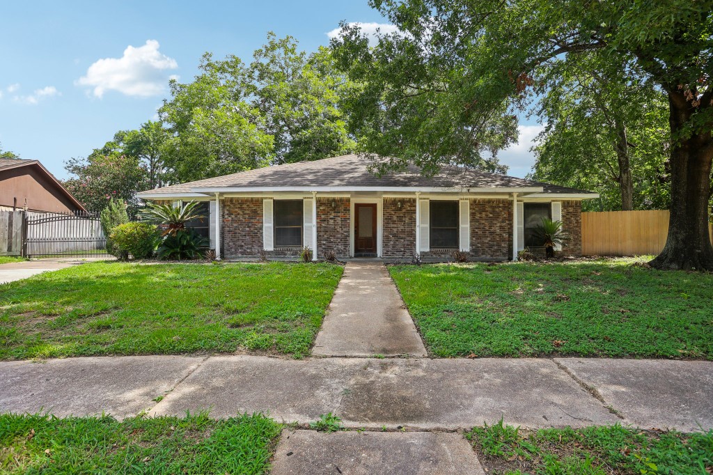 4202 Black Locust Drive Houston TX 77088