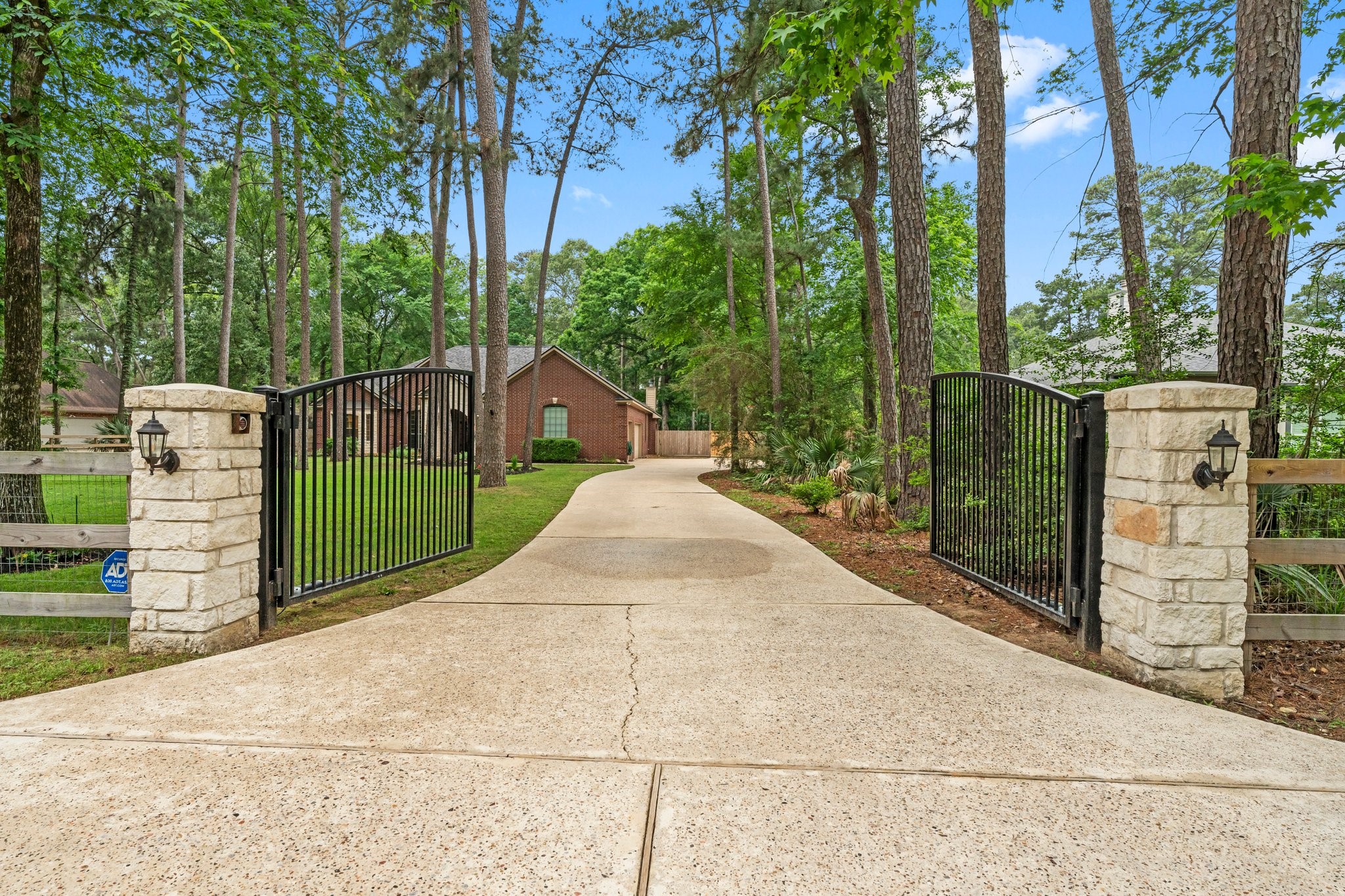 17 Creek Forest Lane Conroe TX 77384