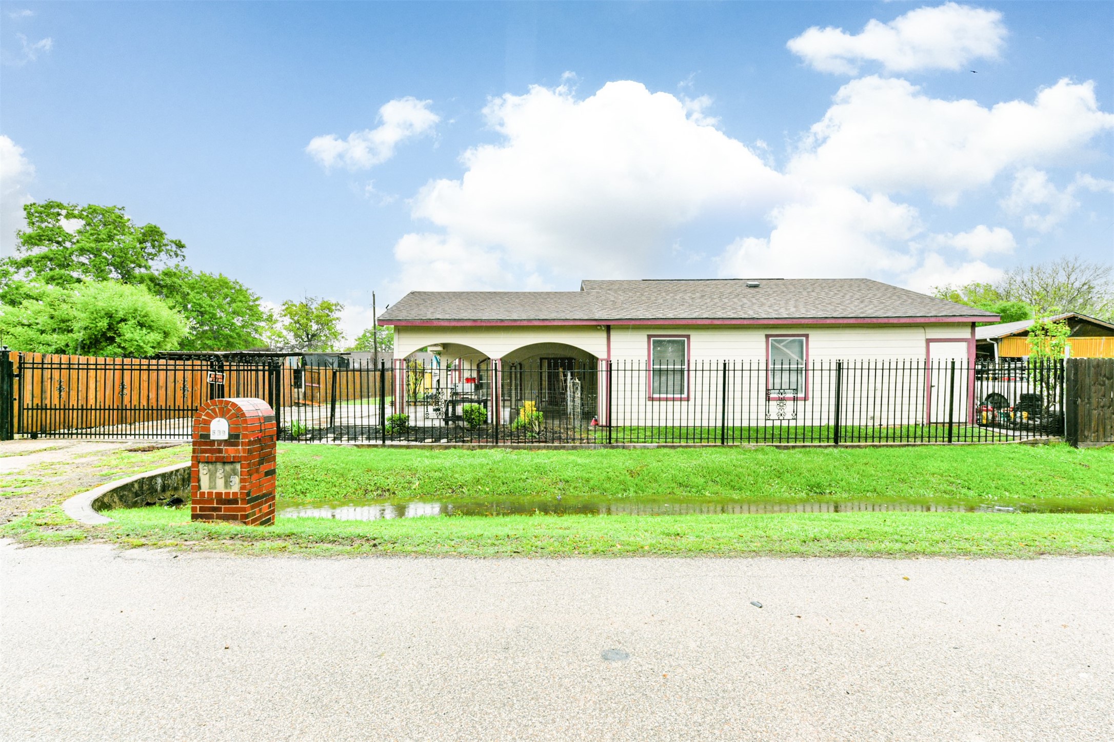 535 Mulberry Avenue Fresno TX 77545