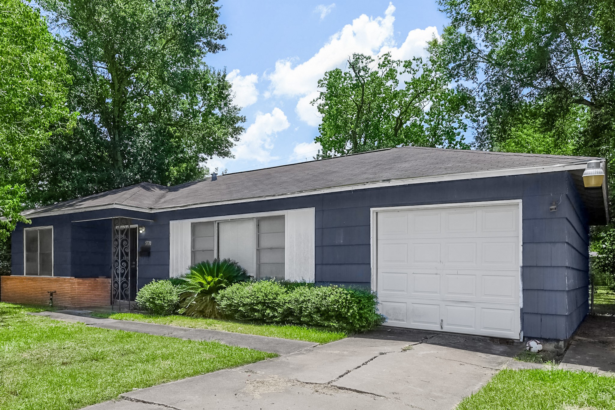 5770 Belarbor Street Houston TX 77033