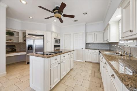 1554 Windsong Way Tiki Island TX 77554