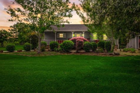2909 S Main Street Anahuac TX 77514