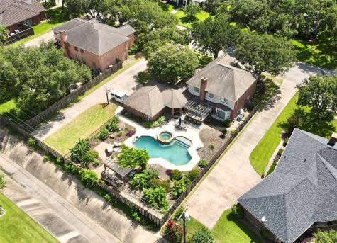 1210 Meadow Creek Drive El Campo TX 77437