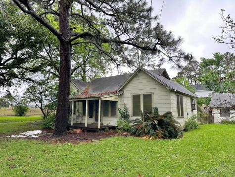 4800 Wilson Street Groves TX 77619