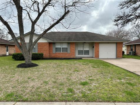 106 Walnut Street Lake Jackson TX 77566