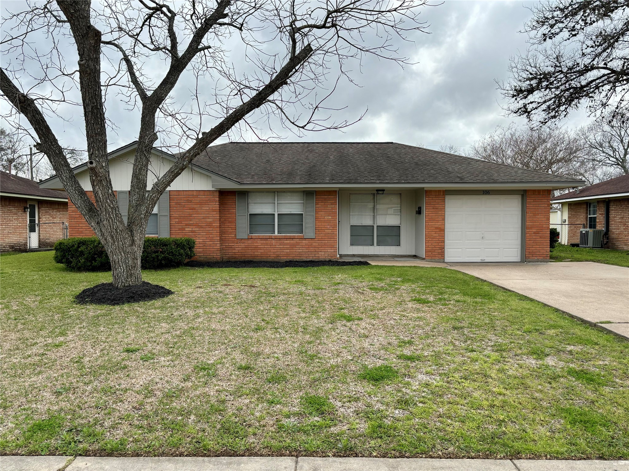 106 Walnut Street Lake Jackson TX 77566