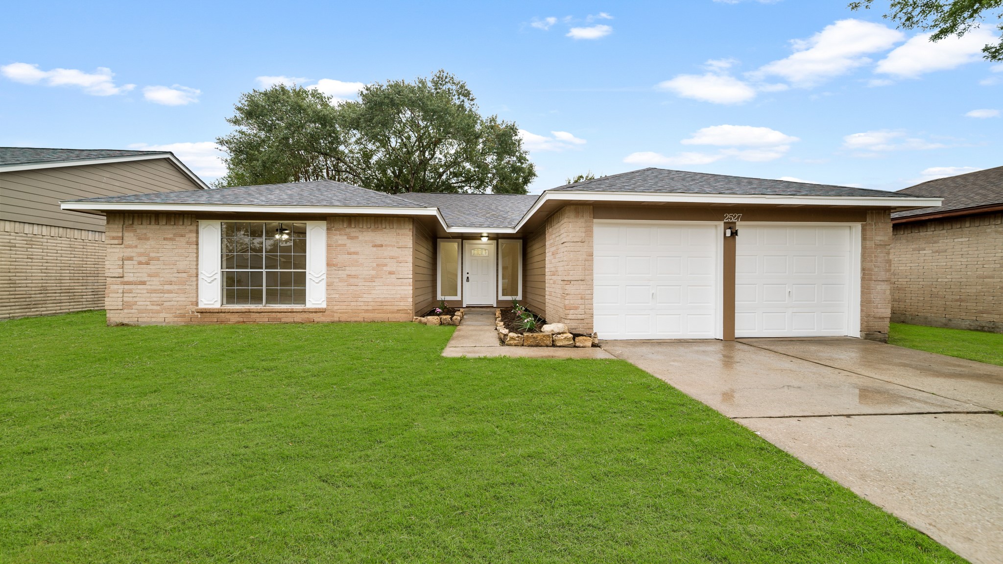 2527 Wheelwright Lane Friendswood TX 77546