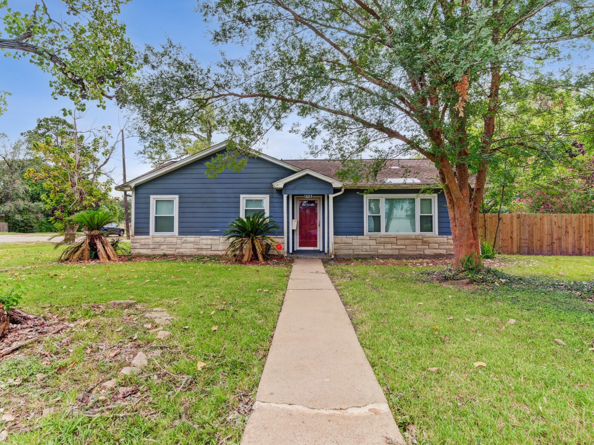1603 W Sealy Street Alvin TX 77511