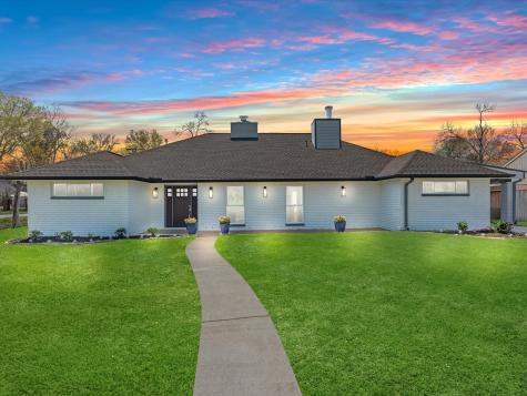 810 Quaker Drive Friendswood TX 77546