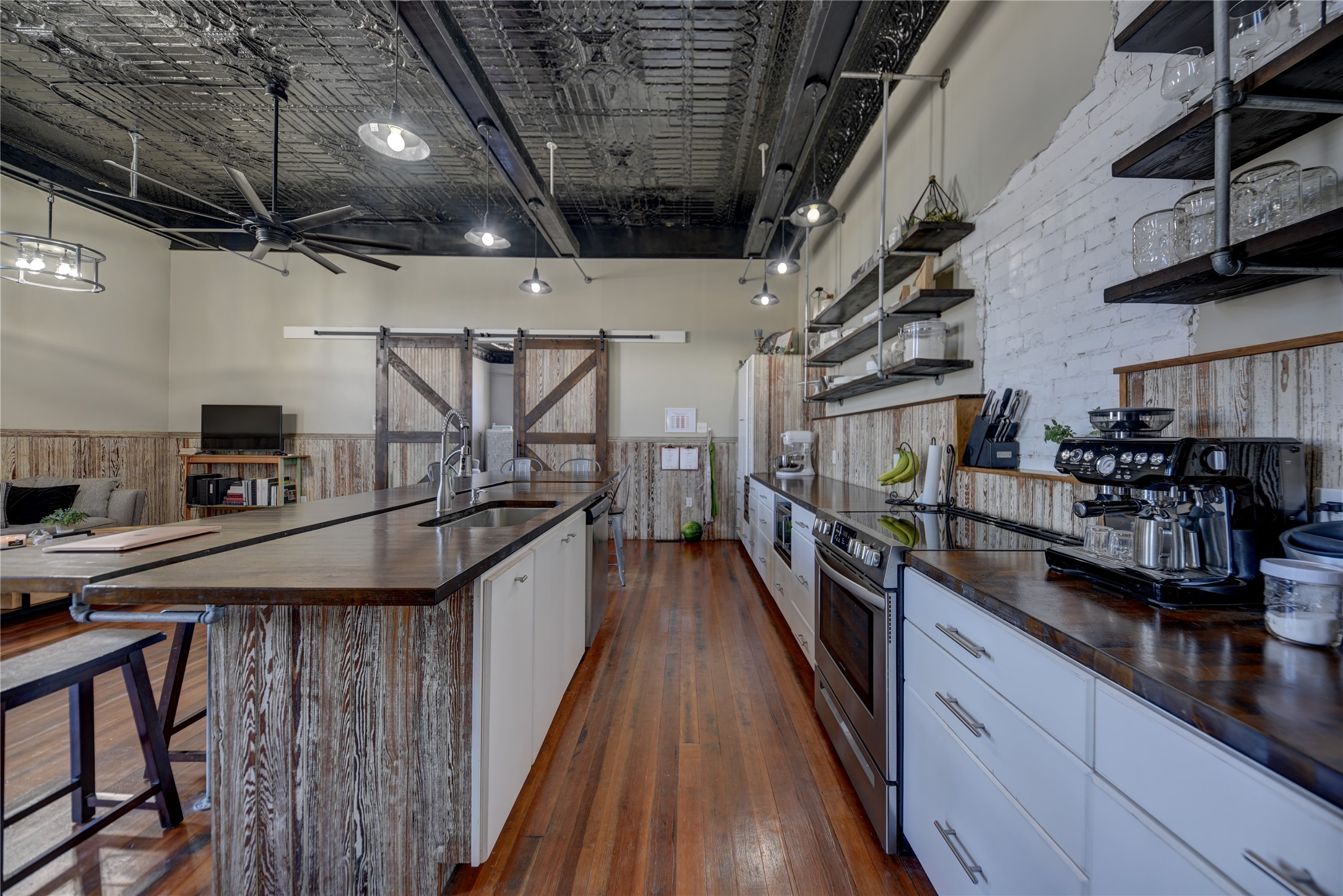 103 N Main B Moulton TX 77975