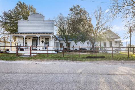 836 Pecan Street New Ulm TX 78950