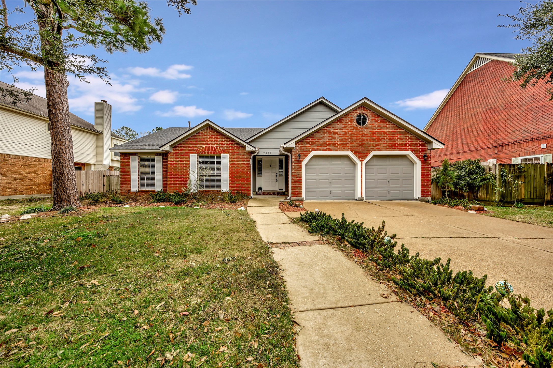 2305 S Mission Circle Friendswood TX 77546