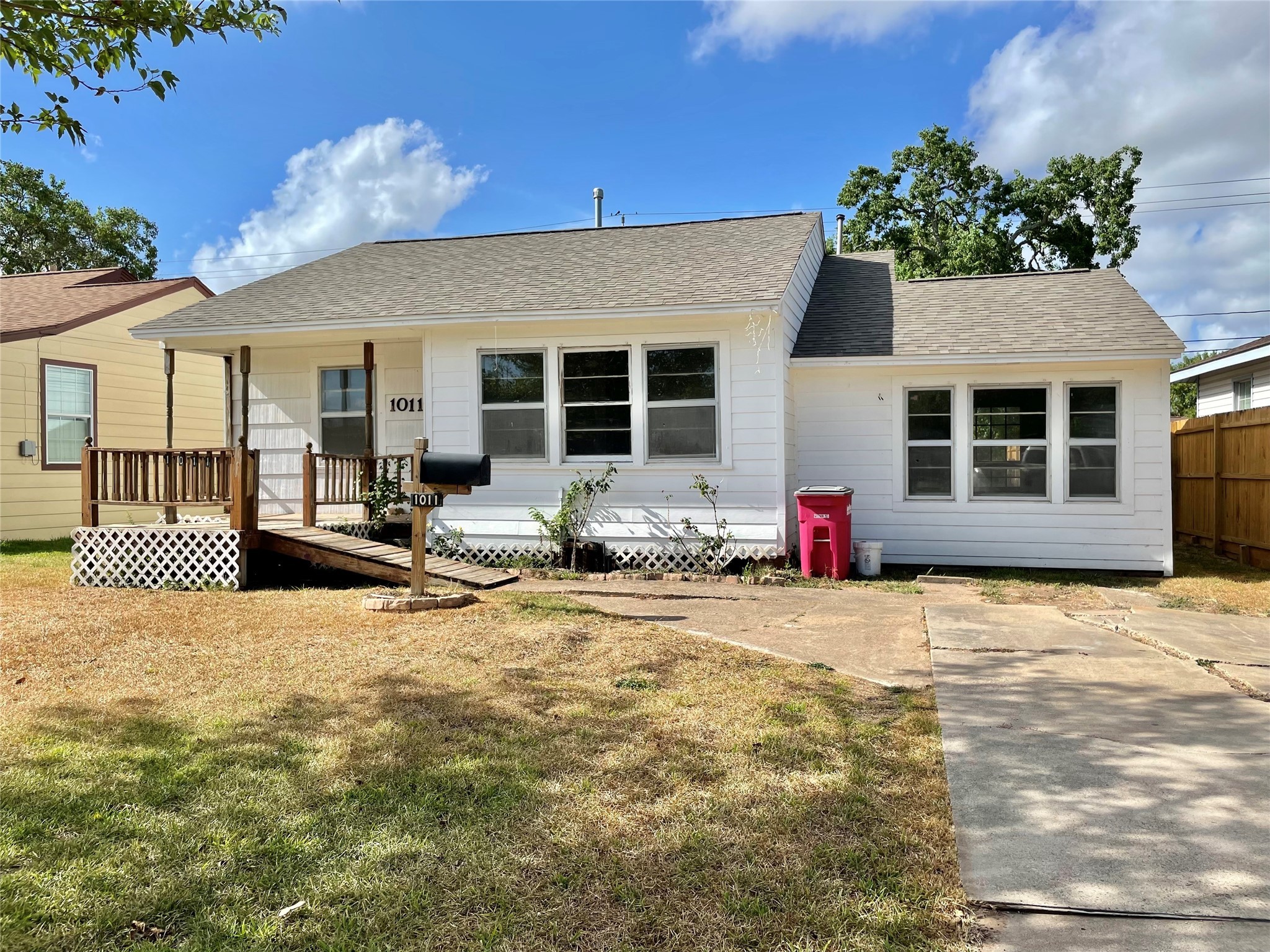 1011 W 8th Street Freeport TX 77541