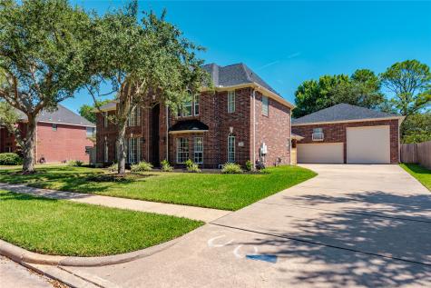 1305 Edgewater Drive Friendswood TX 77546