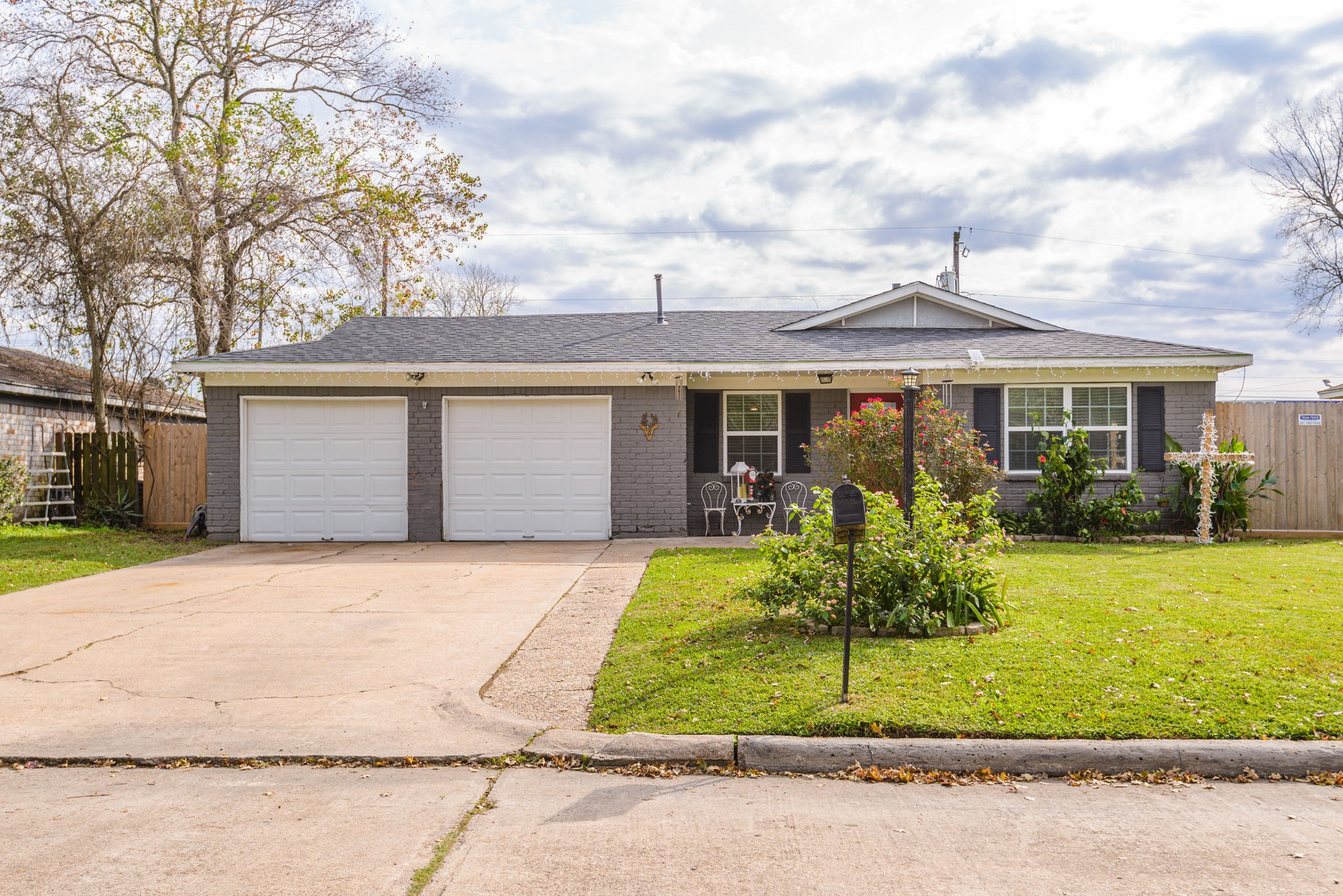 409 Debbie Lane Alvin TX 77511