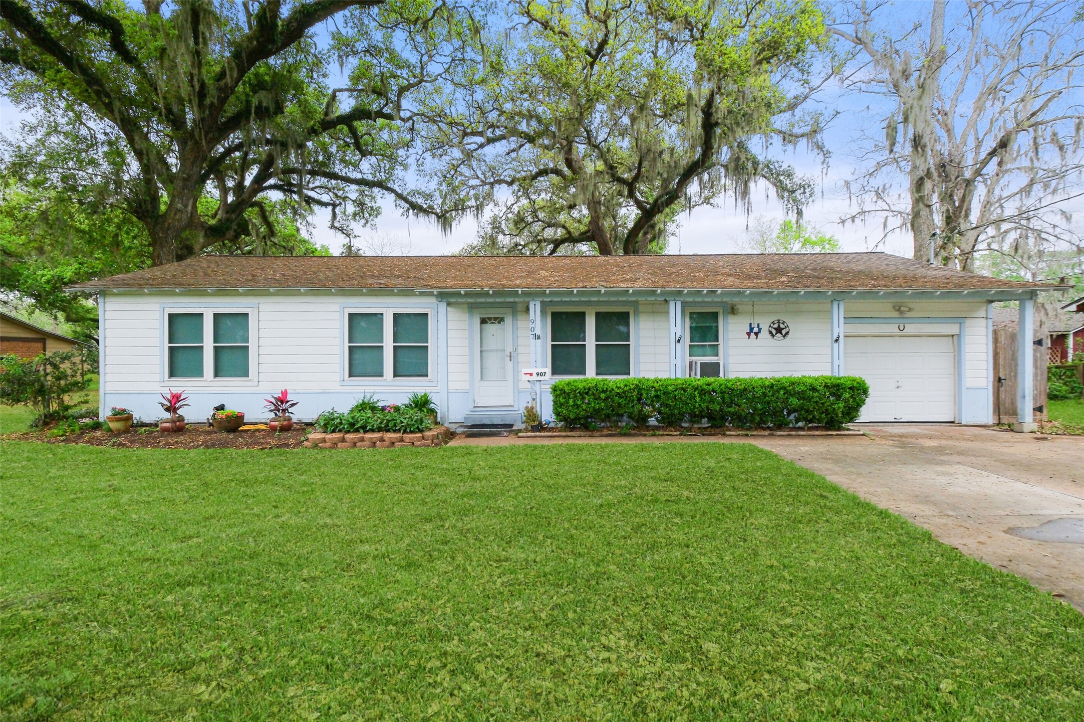907 Avenue A Sweeny TX 77480