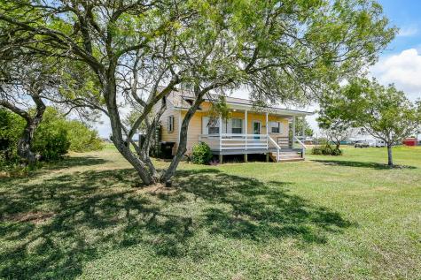 612 Tarpon Drive Palacios TX 77465