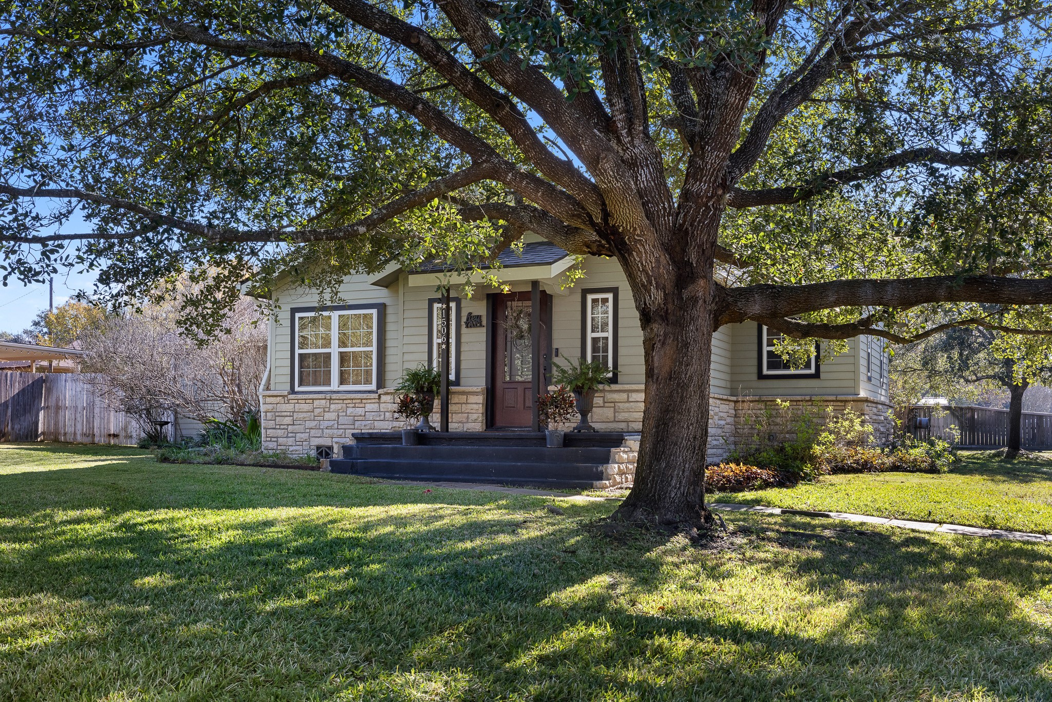 1506 E Washington Avenue Navasota TX 77868