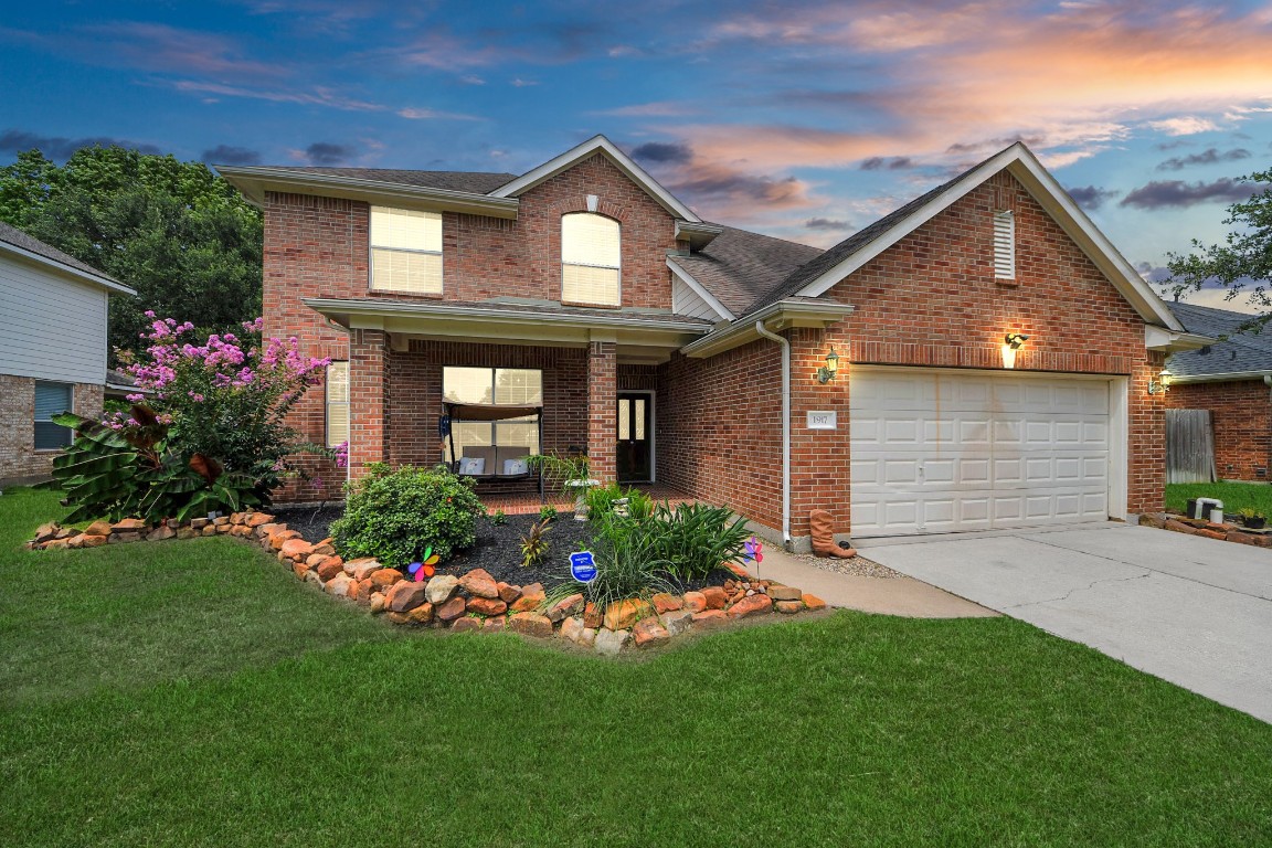 1917 Oak Shire Drive Pearland TX 77581