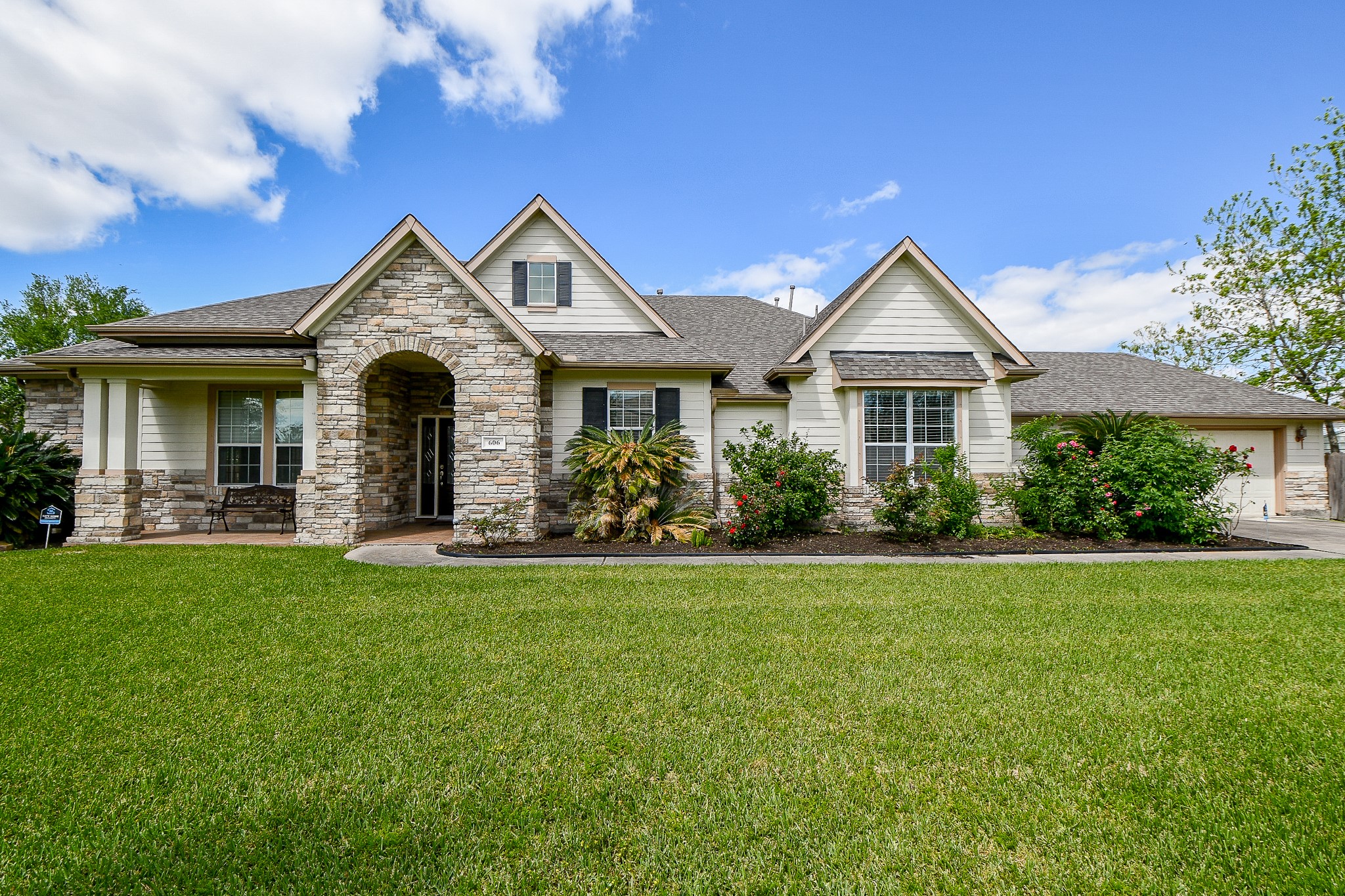 606 S 1st Street La Porte TX 77571