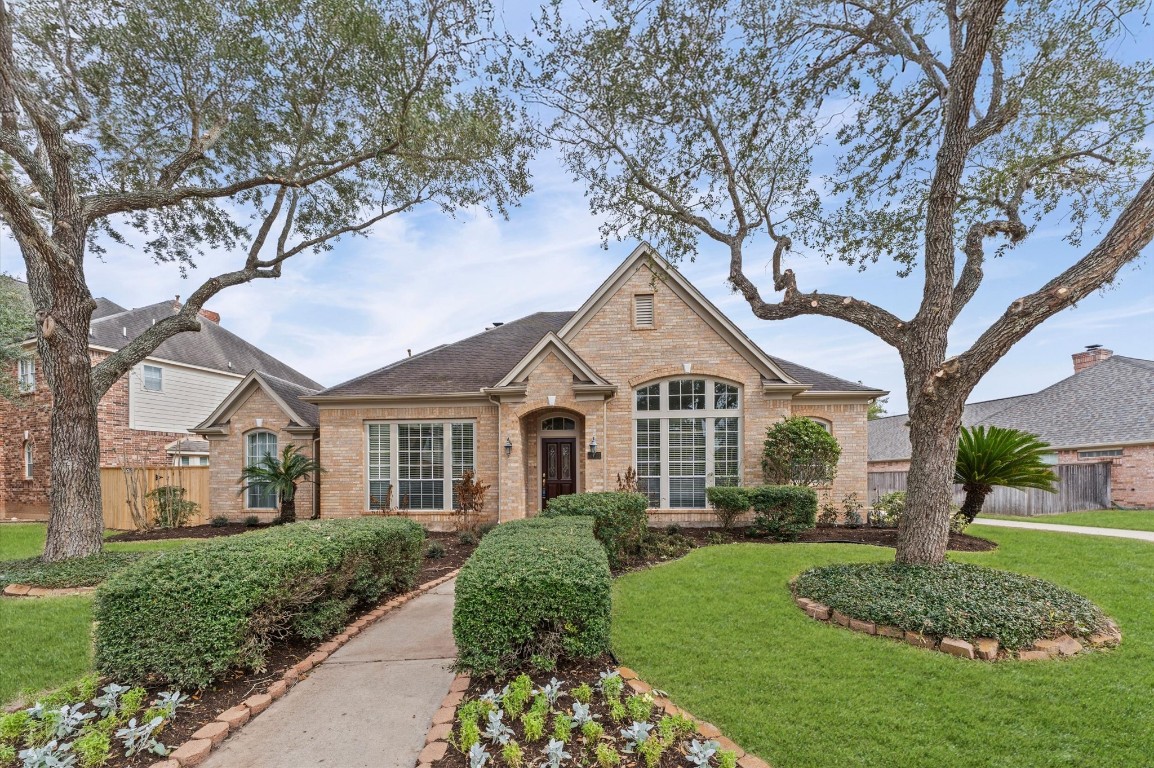 7439 Guinevere Drive Sugar Land TX 77479