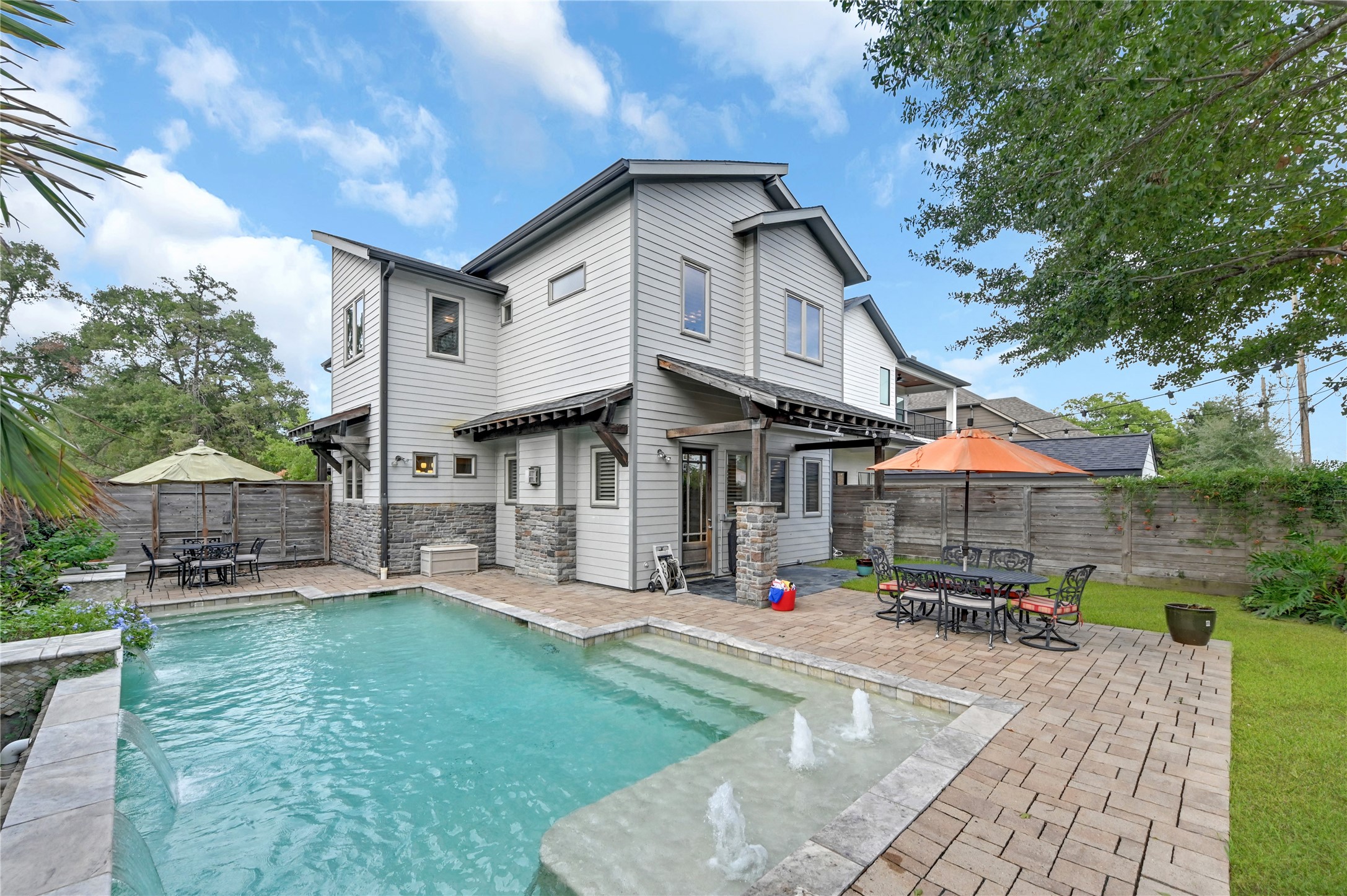 1737 Du Barry Lane Houston TX 77018