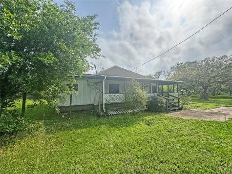 201 Luciana Street Clute TX 77531