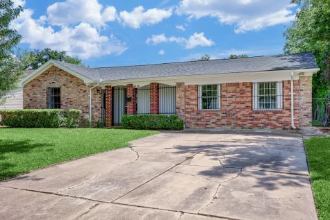 5302 Dumore Drive Houston TX 77048