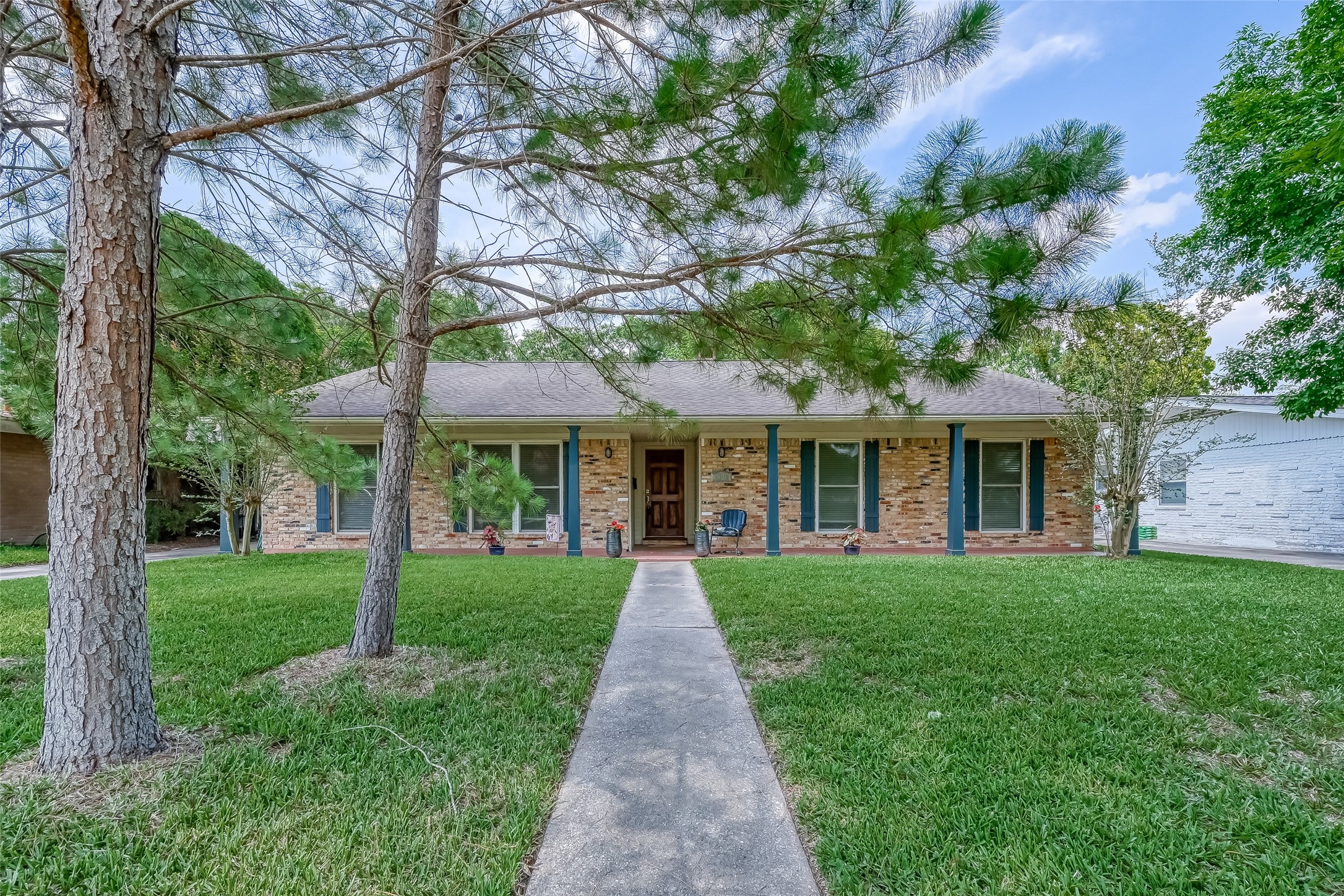 5730 Hummingbird Street Houston TX 77096