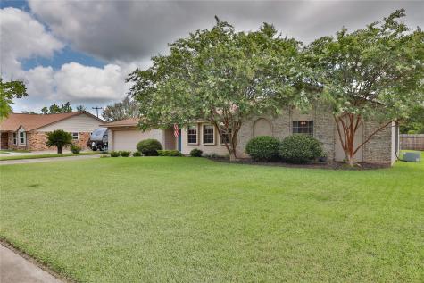 105 Rose Trail Lake Jackson TX 77566