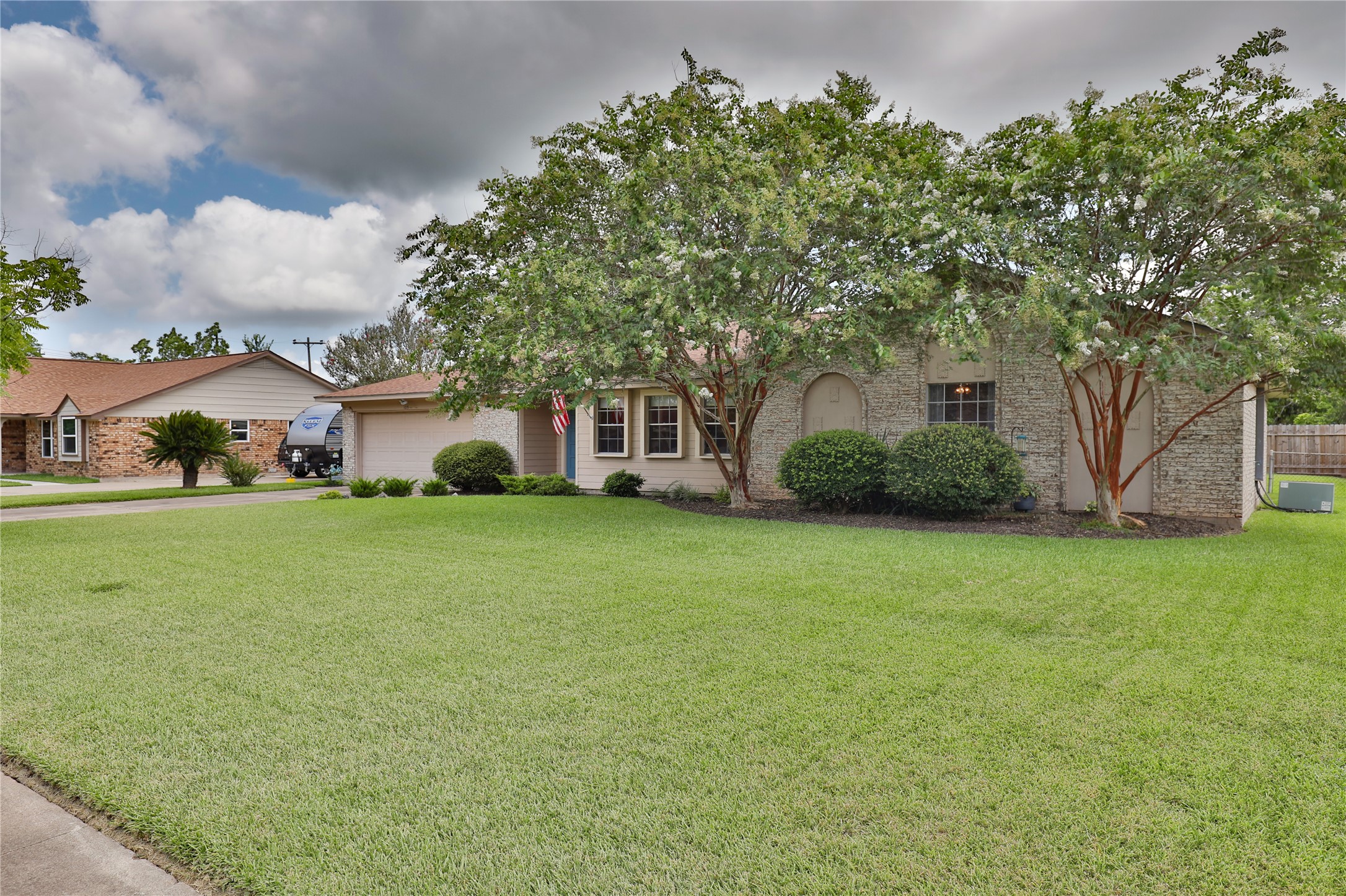 105 Rose Trail Lake Jackson TX 77566