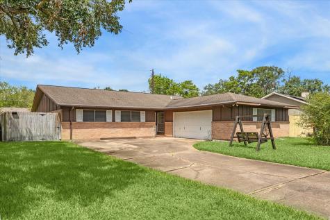 404 Ella Court Friendswood TX 77546