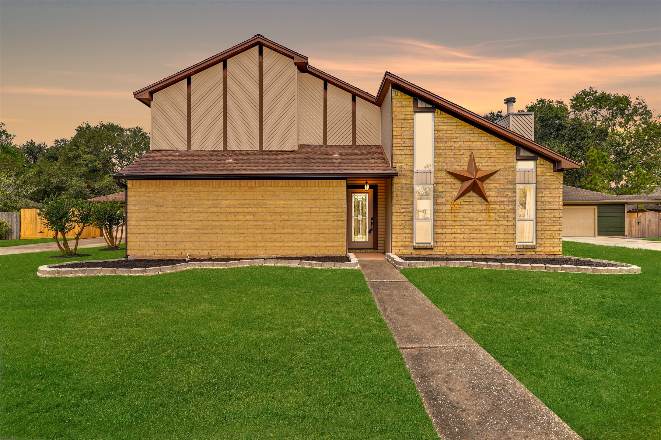 1807 Talon Drive Friendswood TX 77546