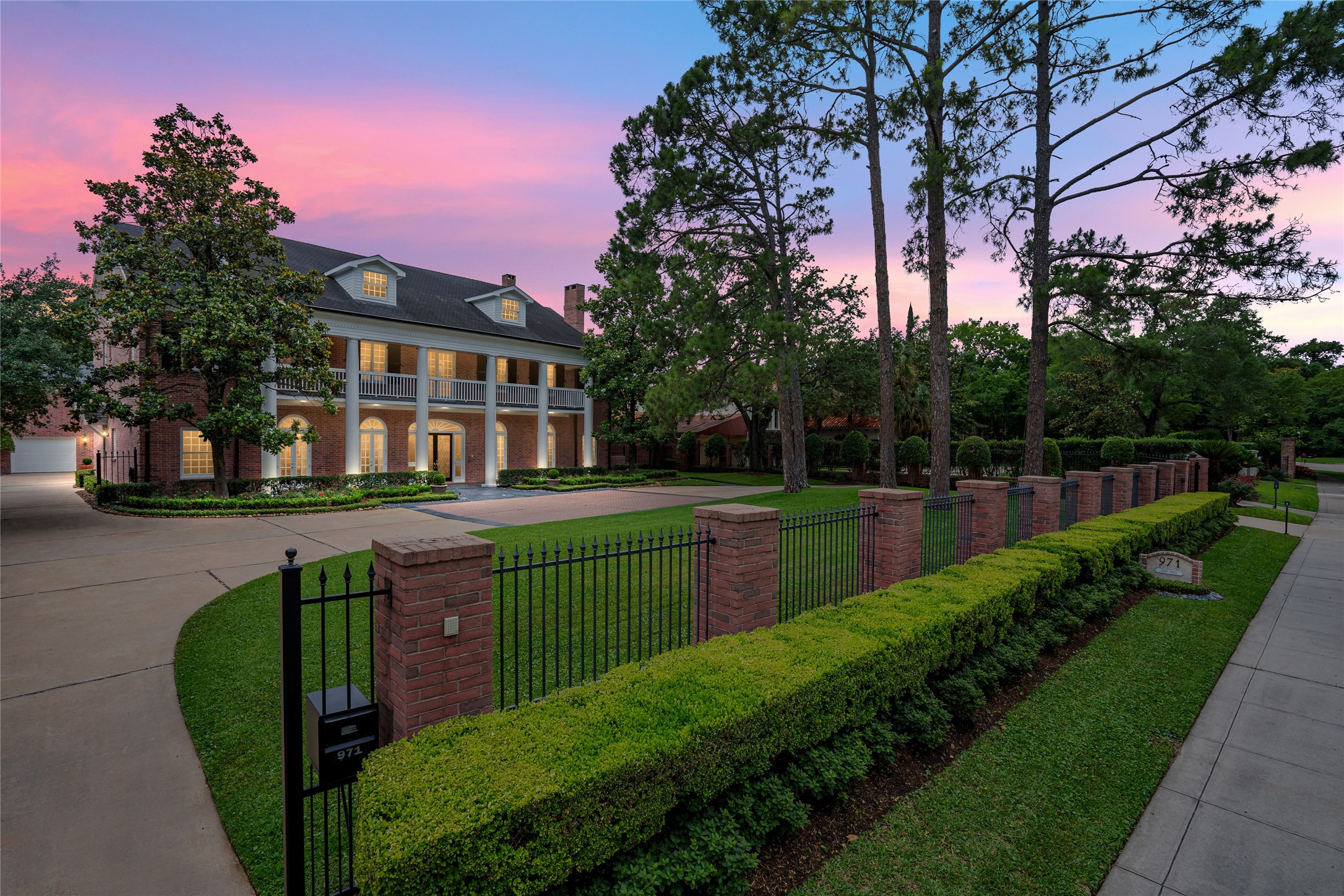 971 Kirby Drive Houston TX 77019