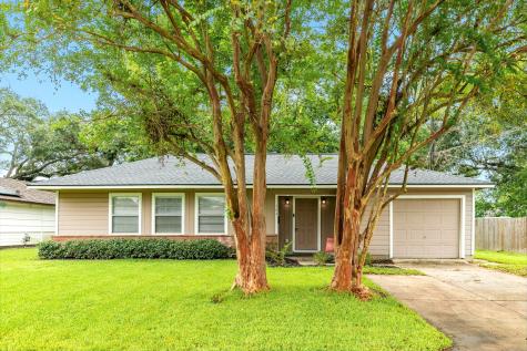 304 Gardenia Street Lake Jackson TX 77566