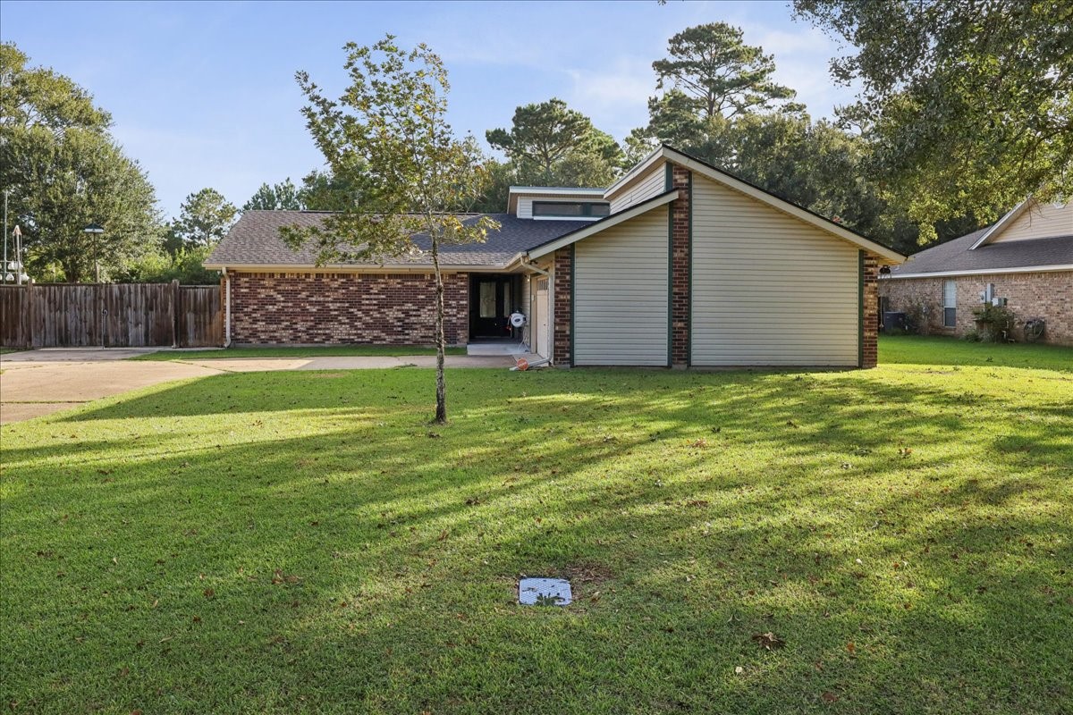 214 Fernwood Street Bridge City TX 77611