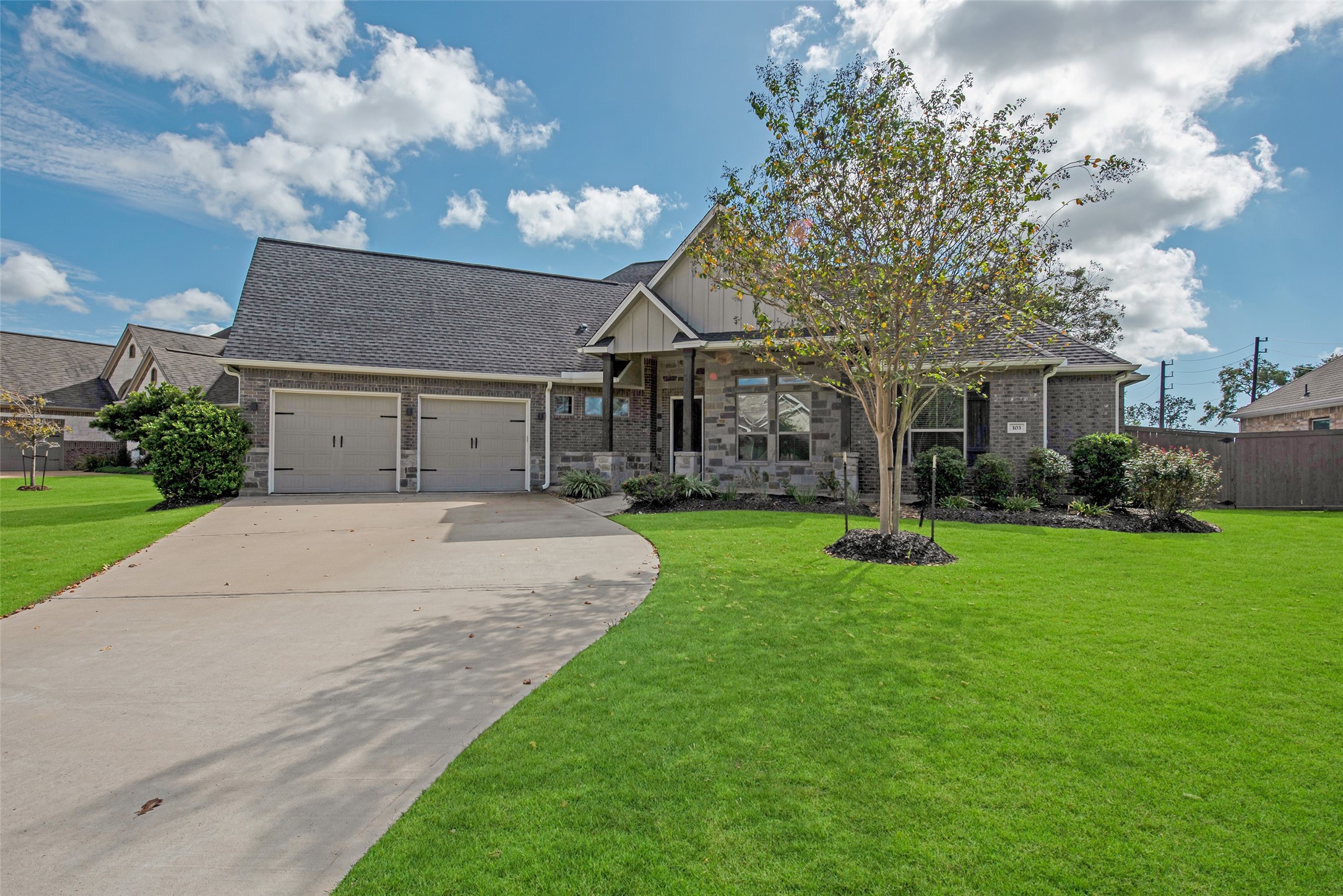 103 Lakeshore Court Clute TX 77531