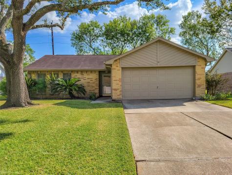 3318 S Primrose Meadows Circle Pearland TX 77584
