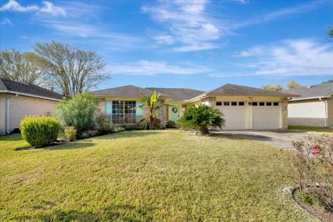 1818 Pilgrims Point Drive Friendswood TX 77546