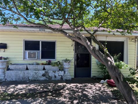 1212 Pine Street Baytown TX 77520