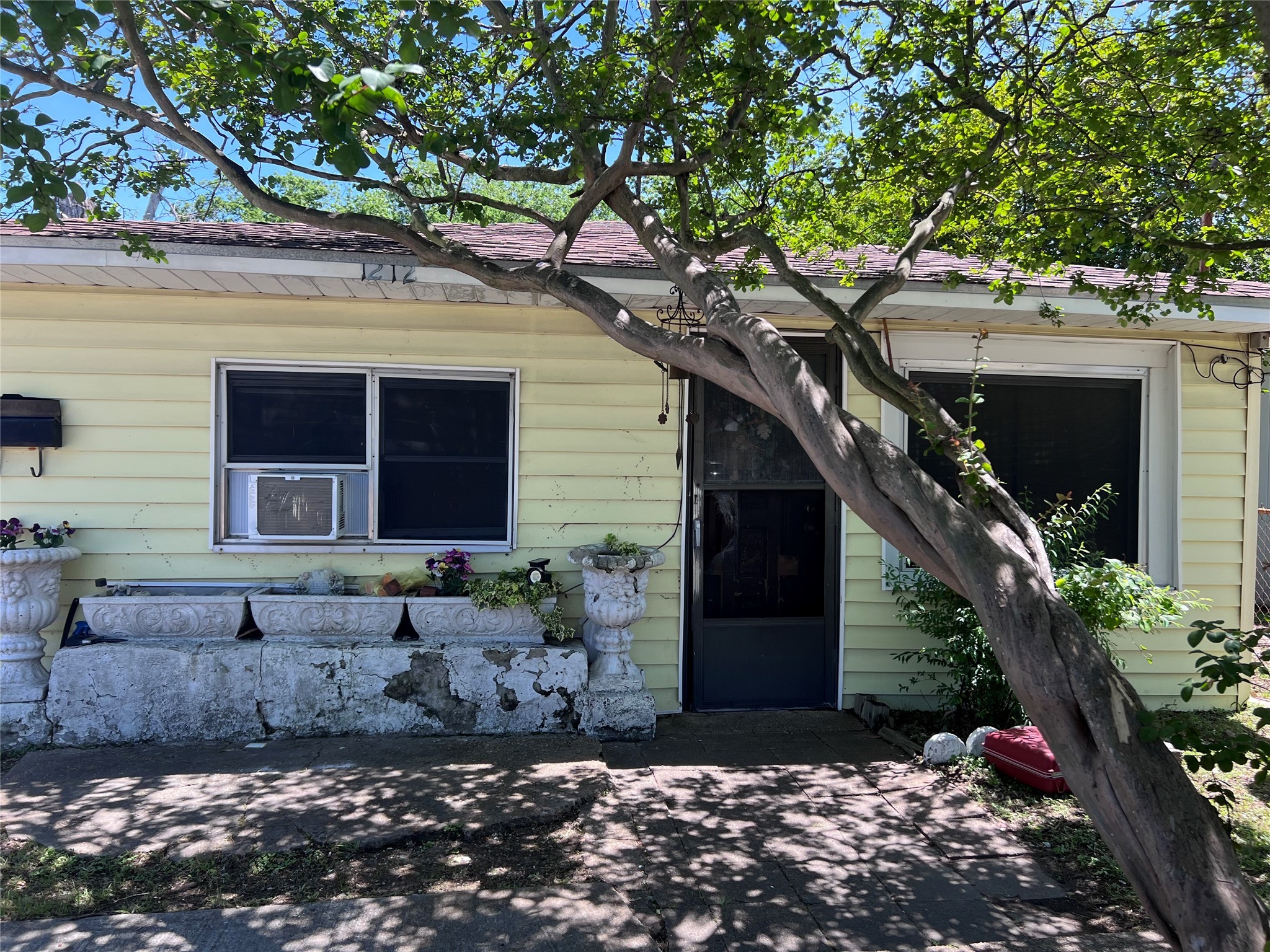 1212 Pine Street Baytown TX 77520