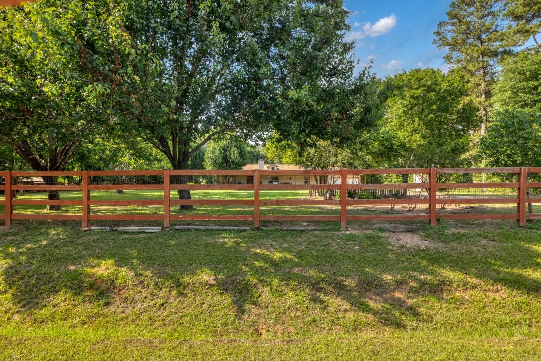 208 N Oak Hill Drive Huffman TX 77336