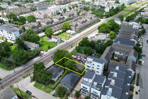 4304 Allen Street Houston TX 77007