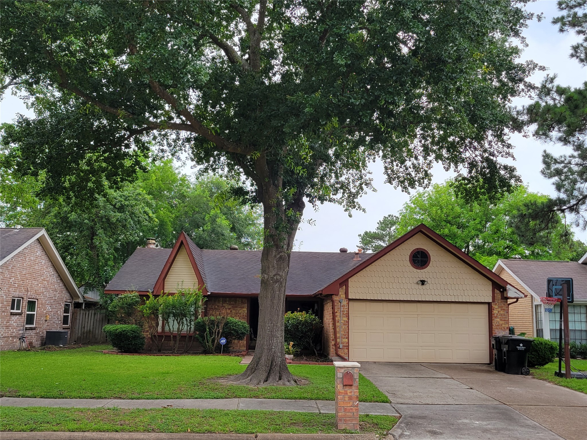 4218 W Peachfield Circle Houston TX 77014