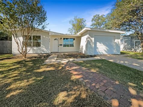 1010 S 2nd Street La Porte TX 77571