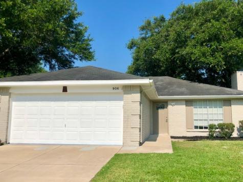 906 Postwood Lane Pearland TX 77584
