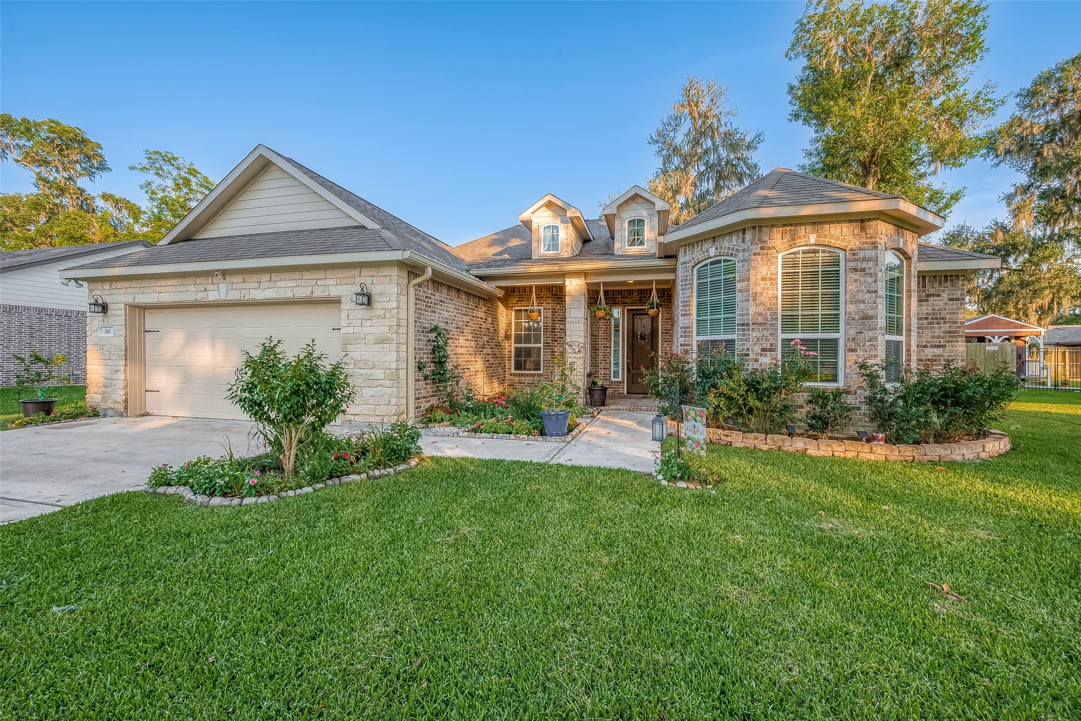 335 Woodhaven Drive West Columbia TX 77486
