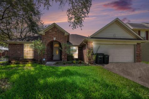 4303 Alysheba Friendswood TX 77546
