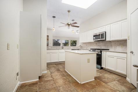4303 Alysheba Friendswood TX 77546