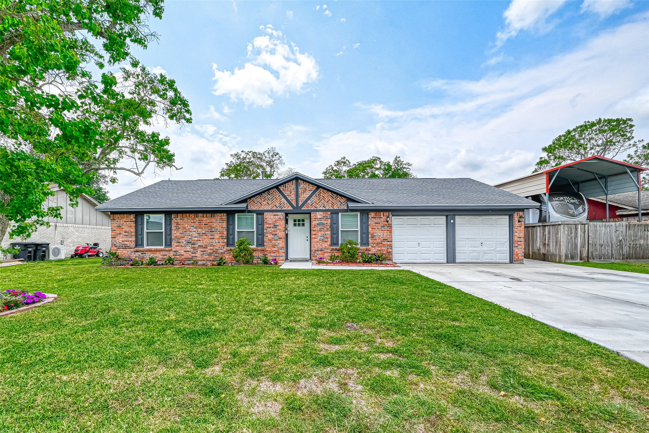 1902 Tracy Lynn Lane Alvin TX 77511